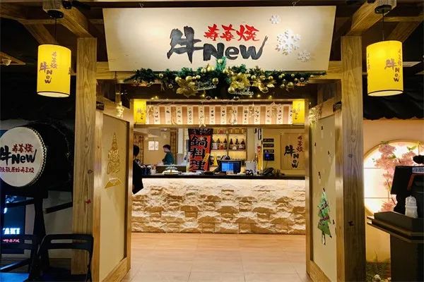 知名连锁餐厅“牛New寿喜烧”吃出虫子，还不止一条……