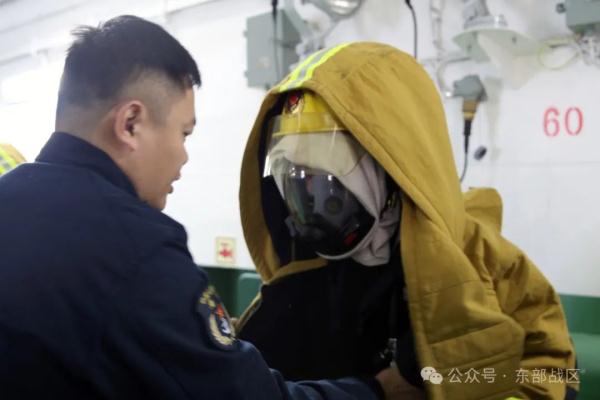 登陆舰编队，出击！