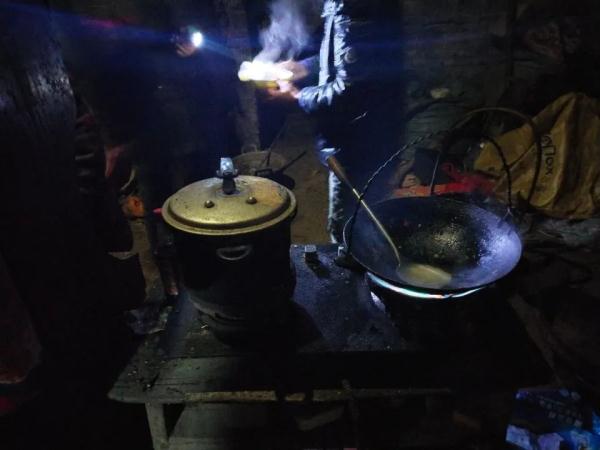 网红“巨人小莫”去世后:粉丝增长上万,亲人被谩骂,还有人闯进家里直播 网红“巨人小莫”去世后:粉丝增长上万,亲人被谩骂,还有人闯进家里直播