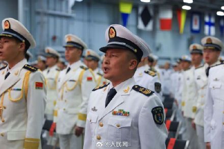 光荣!海军在山东舰上晋衔授衔 光荣!海军在山东舰上晋衔授衔