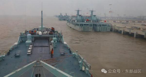 登陆舰编队，出击！