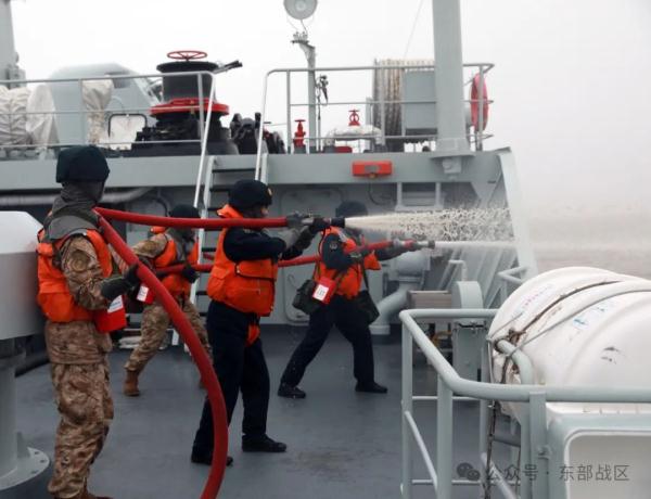 登陆舰编队，出击！