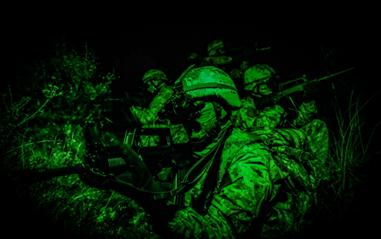 超酷视角！看高原侦察兵夜间战术演练现场