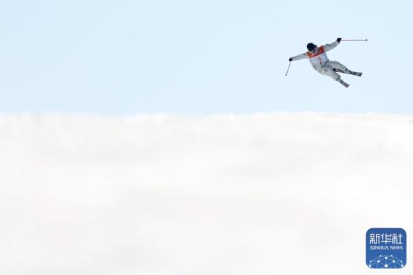 冬青奥会｜刘奕杉、陈紫菡分获自由式滑雪女子U型场地技巧冠亚军