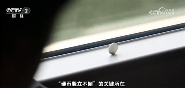 深夜钢轨上演“烟花盛宴” 原来是他们在坚守保障春运安全 深夜钢轨上演“烟花盛宴” 原来是他们在坚守保障春运安全