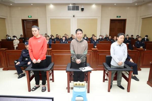 “数额特别巨大”！海南一干部受审