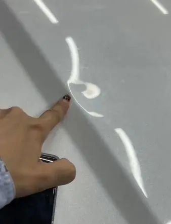 太嚣张!"奔驰车主插队并砸引擎盖"引发全网关注,警方回应! 太嚣张!"奔驰车主插队并砸引擎盖"引发全网关注,警方回应!