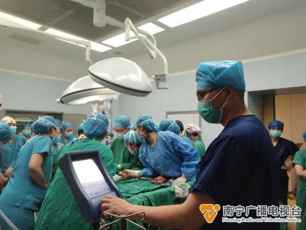 共输血3.72万毫升，相当于93人的献血量！南宁一产妇被成功救回……