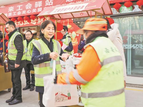 社评：将工会驿站做实做细做优做精