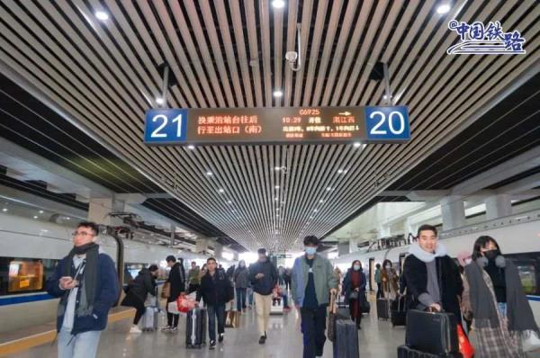 震撼同框！网友：这就是中国高铁！