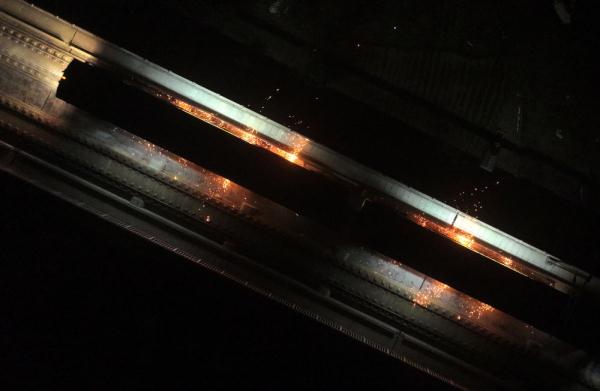 脚踏“风火轮”的钢轨“打磨师”