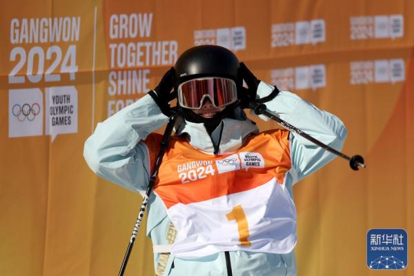 冬青奥会｜刘奕杉、陈紫菡分获自由式滑雪女子U型场地技巧冠亚军