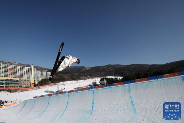 冬青奥会｜刘奕杉、陈紫菡分获自由式滑雪女子U型场地技巧冠亚军