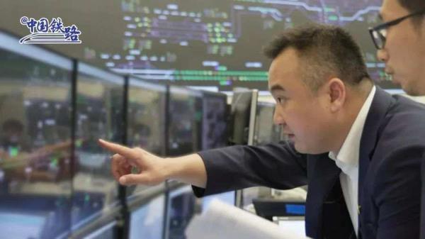 震撼同框！网友：这就是中国高铁！