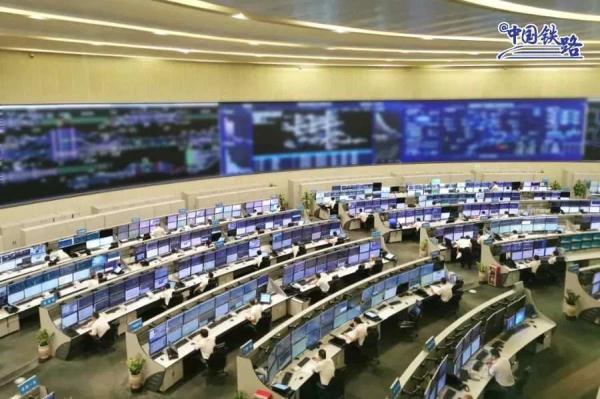 震撼同框！网友：这就是中国高铁！