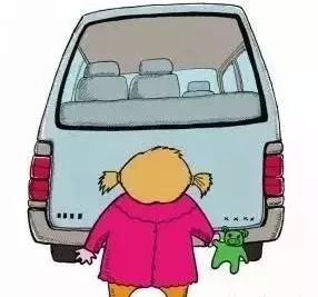 痛心！7岁男孩遭旅游大巴碾压身亡，司机疑是这原因闯祸！路遇大车千万注意→