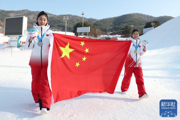 冬青奥会｜刘奕杉、陈紫菡分获自由式滑雪女子U型场地技巧冠亚军
