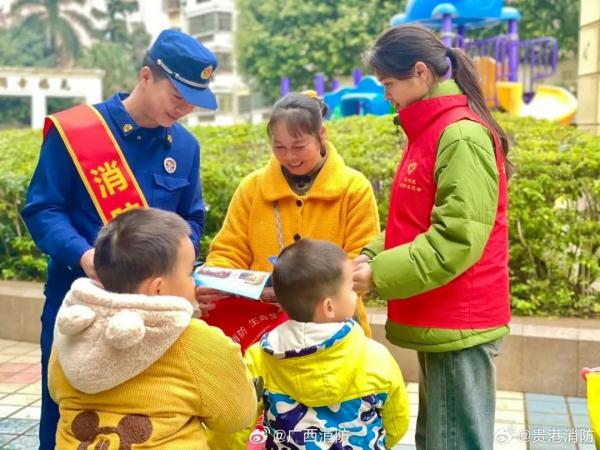 “朋友约打高尔夫”，第一批回家过年的年轻人正在……