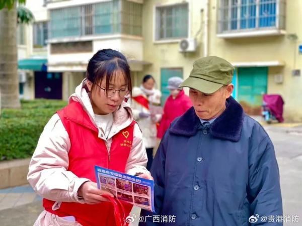 “朋友约打高尔夫”，第一批回家过年的年轻人正在……