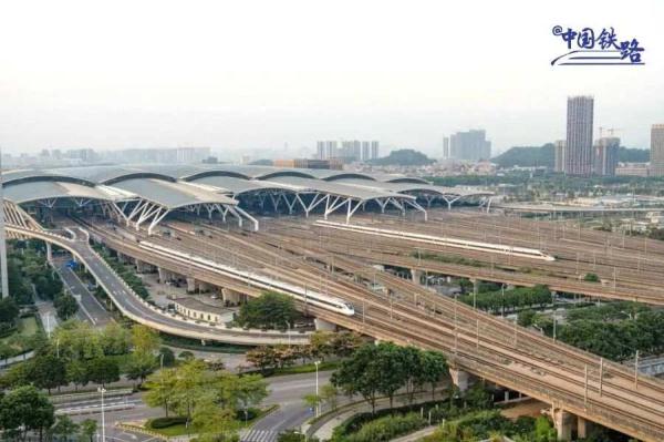 震撼同框！网友：这就是中国高铁！