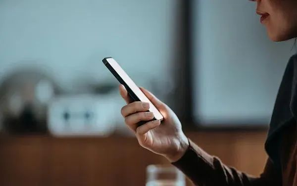 上海一初中女生被诱骗裸聊,分手后裸照被发上网?平台还不肯删?法院判了 上海一初中女生被诱骗裸聊,分手后裸照被发上网?平台还不肯删?法院判了