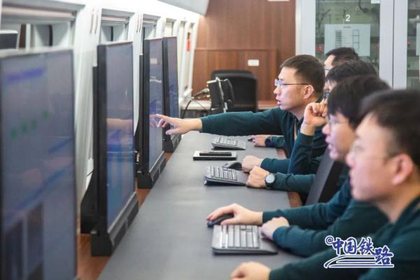 探秘！复兴号“黄医生”长什么样？