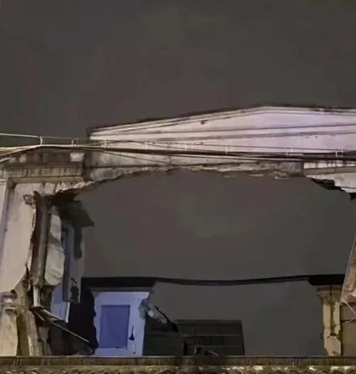 突发！上海浦东新区一建筑发生局部坍塌，最新通报→