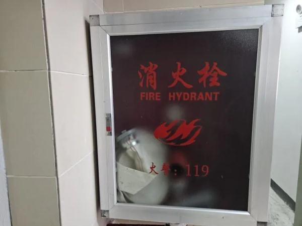 贵阳一小区放烟花引发火灾致七旬老人身亡，家属：消防栓用不了