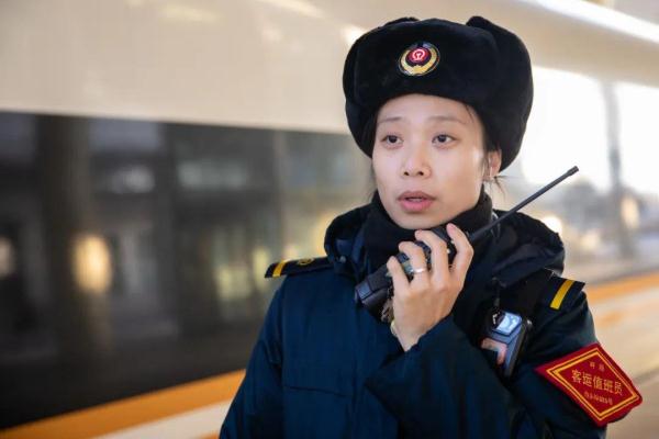 行动不便的旅客乘火车，12306可以预约这项服务