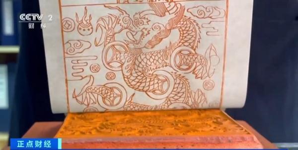 非遗年画销售火热!山西临汾龙年木版年画销售量上涨50%→ 非遗年画销售火热!山西临汾龙年木版年画销售量上涨50%→