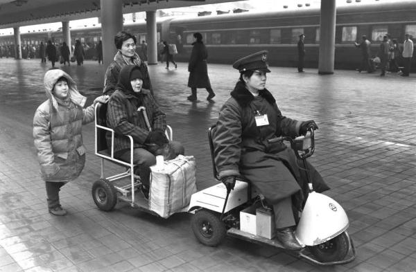 春运火车站的这组老照片,哪一张最让你感动? 春运火车站的这组老照片,哪一张最让你感动?