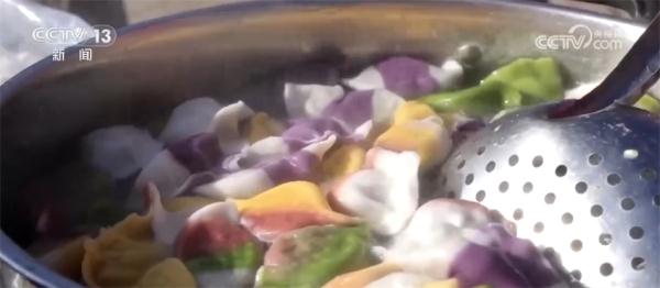 各类年货琳琅满目集中亮相 丰富节日期间百姓“菜篮子”“果盘子”