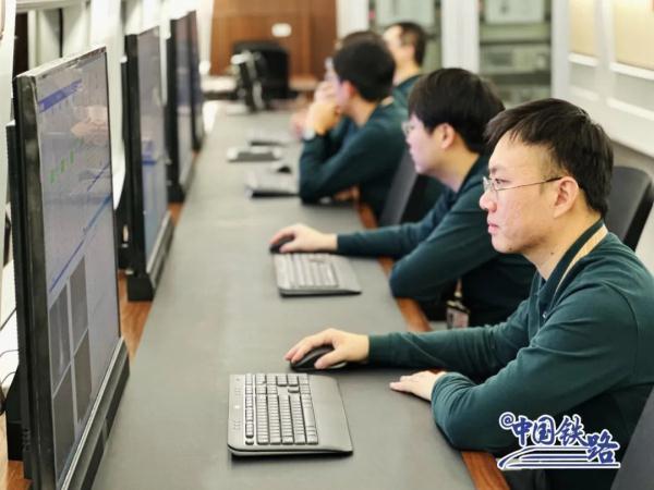 探秘！复兴号“黄医生”长什么样？