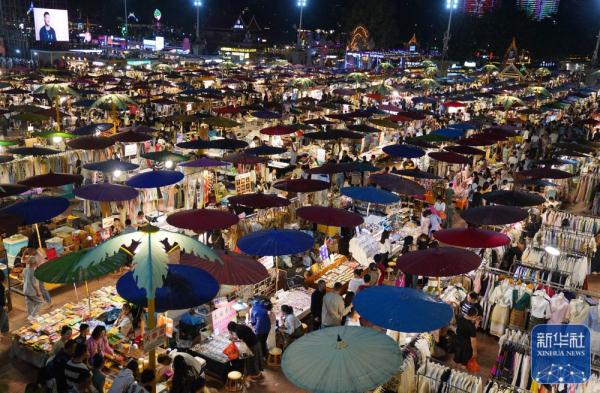 云南景洪:星光夜市人气旺 云南景洪:星光夜市人气旺