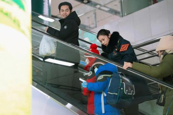 行动不便的旅客乘火车，12306可以预约这项服务