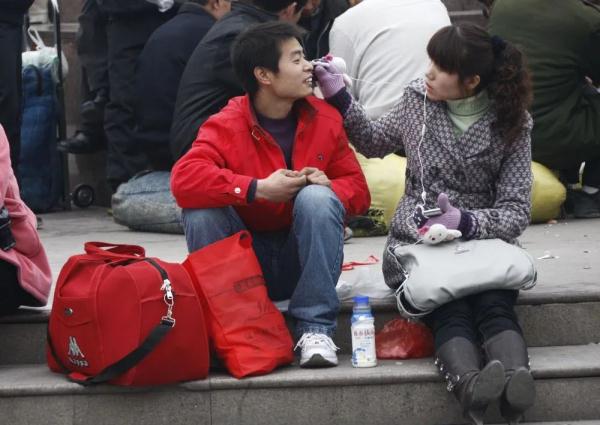 春运火车站的这组老照片,哪一张最让你感动? 春运火车站的这组老照片,哪一张最让你感动?