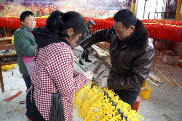 贵州石阡：仡佬毛龙赶制忙