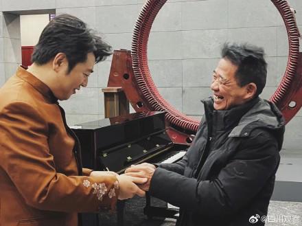 见到了！郎朗兑现58岁建筑工人钢琴之约