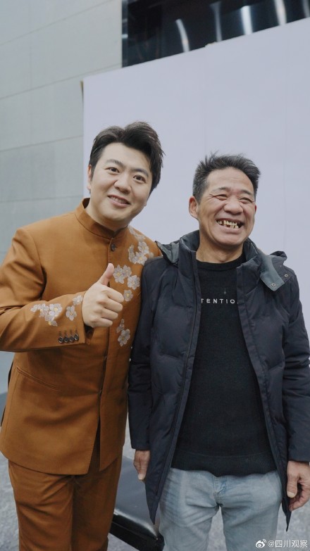 见到了！郎朗兑现58岁建筑工人钢琴之约