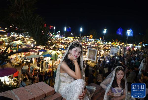 云南景洪:星光夜市人气旺 云南景洪:星光夜市人气旺