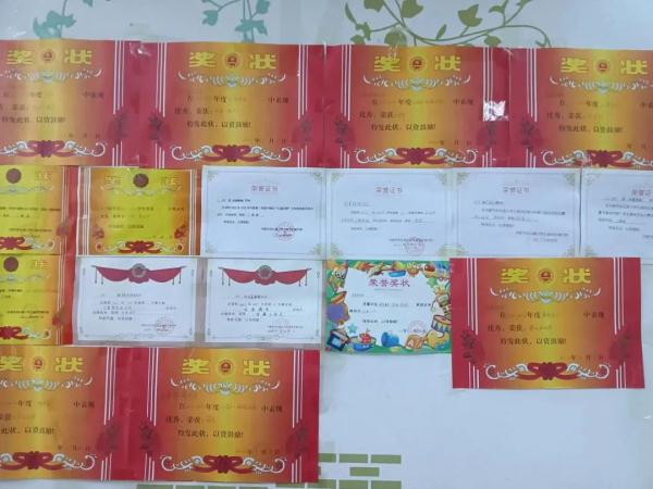 她把家里这样东西藏进书包,拿给老师“炫耀” 她把家里这样东西藏进书包,拿给老师“炫耀”