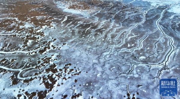 辽宁盘锦：瞰大地“冰脉”