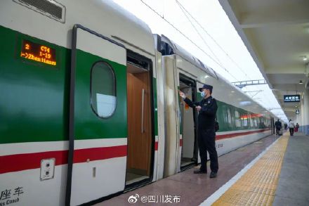 首次!川青铁路加开成都西至镇江关复兴号列车2对 首次!川青铁路加开成都西至镇江关复兴号列车2对