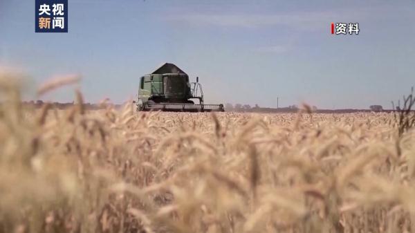 欧盟峰会会场外多国农民抗议 比利时警方用水枪和催泪瓦斯驱散抗议者