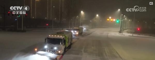 融雪消冰、警车压速……完善细化举措 雪“警”护航群众平安出行