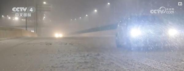 融雪消冰、警车压速……完善细化举措 雪“警”护航群众平安出行