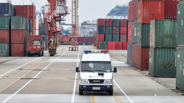 广州边检2023年查验出入境人员906万人次 同比增长517%