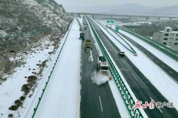 甘肃大范围降雪降温过程仍将持续！最新路况