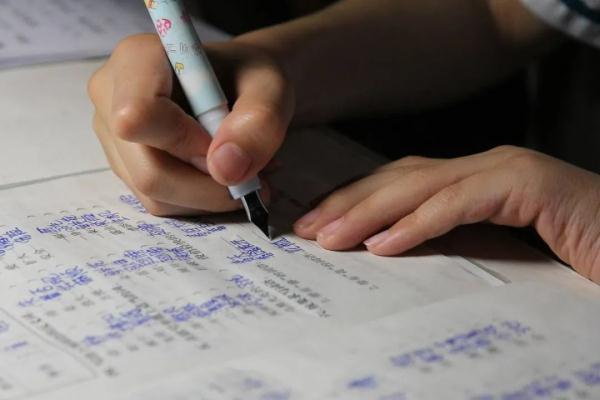 心细如发！班主任多看一眼，救了学生一命！