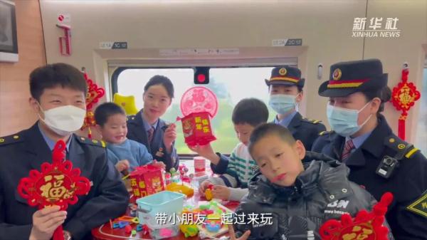 高铁有“遛娃车厢”了！不怕孩子吵，只怕孩子......